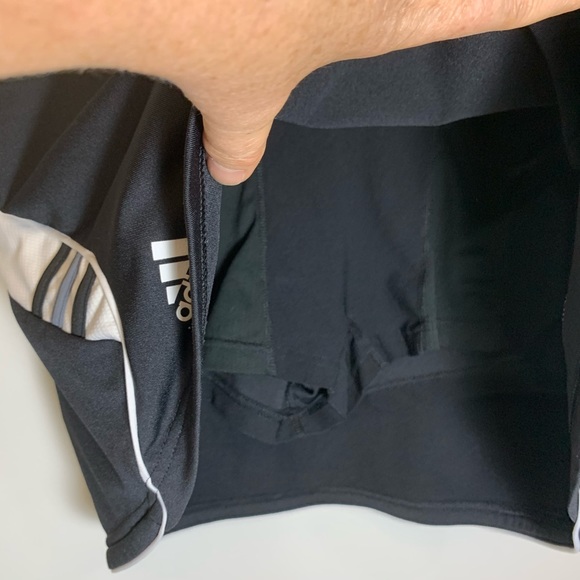 Adidas stretch sports skirt with built in shorts - Picture 5 of 8